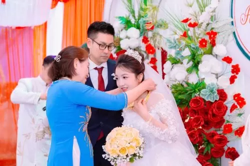 ベトナムで日本人との結婚式　ハロン湾ツアー6時間　ハノイ市内観光